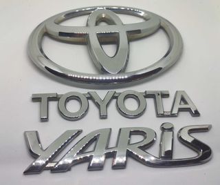 Simbolo Toyota yaris mala 130mm usado original