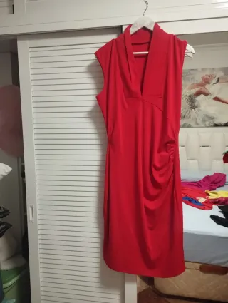 Vestido naranja con volantes y pedrería
