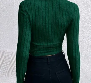 Maglietta verde collo alto a costine