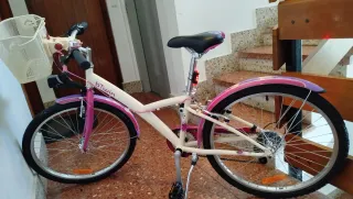 A ESTRENAR!Bici polivalente BTWIN 24" muy equipada