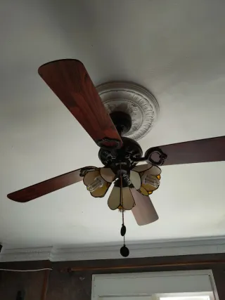 Lámpara de mesa y de techo a juego