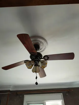 Lámpara de mesa y de techo a juego