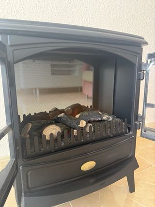 Estufa eléctrica negra con puertas de cristal