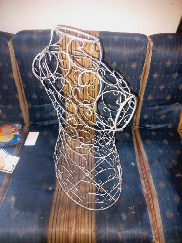 Busto manequim metal decorativo