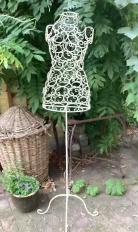 Busto manequim metal decorativo