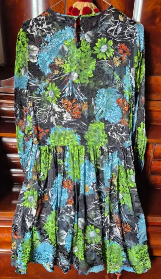 Vestido floral Zara