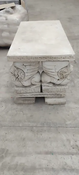 MESA DE PIEDRA EXTERIOR