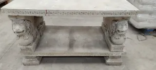 MESA DE PIEDRA EXTERIOR