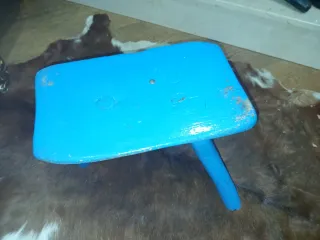 Taburete antiguo azul de madera