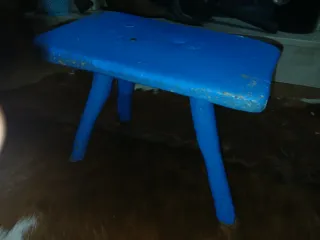 Taburete antiguo azul de madera