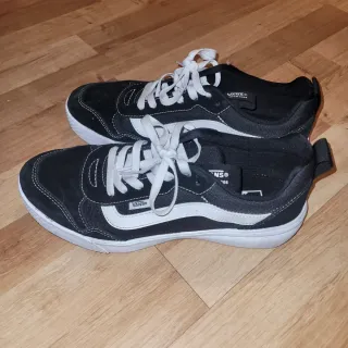 Zapatillas Vans Negras y Blancas