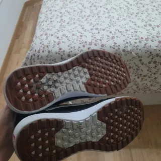 Zapatillas Vans Negras y Blancas