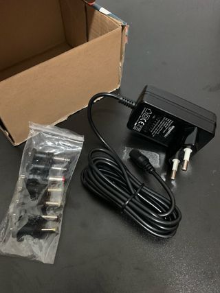 Adaptador Fuente Alimentación CC Amazon Basics