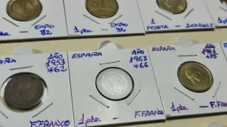 Lote 15 monedas, todas diferentes y en cartón.