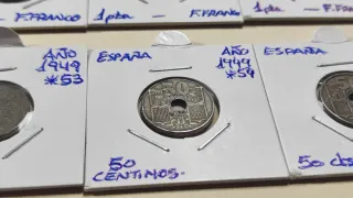 Lote 15 monedas, todas diferentes y en cartón.