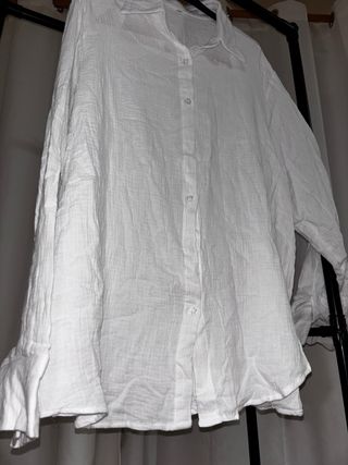 Camisa blanca de manga larga