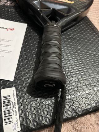 Pala Bullpadel Vertex 04 Hybrid