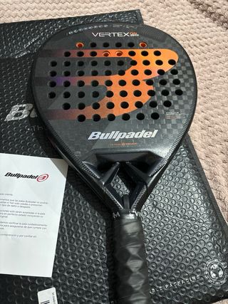Pala Bullpadel Vertex 04 Hybrid