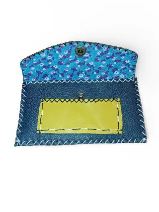 Tabaquera de cuero artesanal