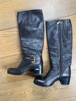 Stivali LoriBlu marrone trapuntati con fibbia