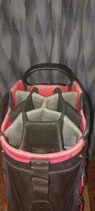 Bolsa de Golf TaylorMade. Ideal para carro.