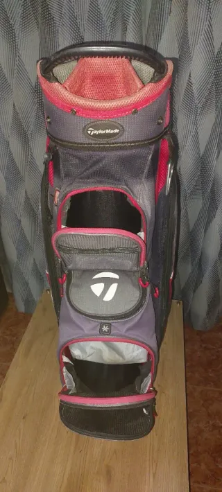Bolsa de Golf TaylorMade. Ideal para carro.