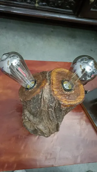 Lámpara rústica de madera con bombillas