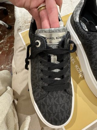 Zapatillas Michael Kors Negras y Plateadas