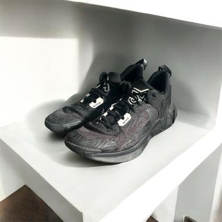 Zapatillas Baloncesto/Voleibol Negras Talla 46