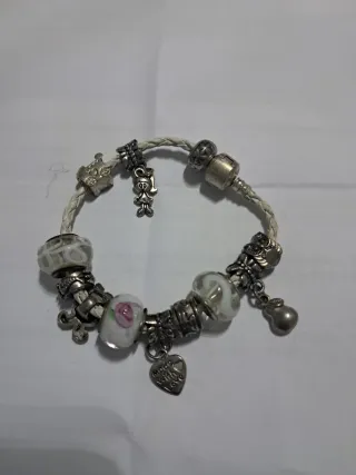 Pulsera Charm Plata y Blanco