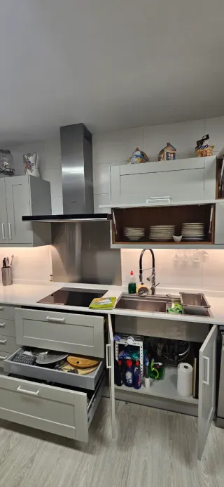 Impecable Cocina modular gris. Por Reforma integra