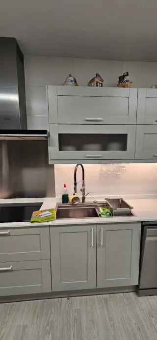 Impecable Cocina modular gris. Por Reforma integra