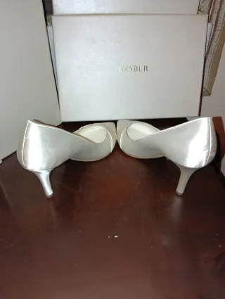 Zapatos de fiesta/novia Menbur plateados y blancos