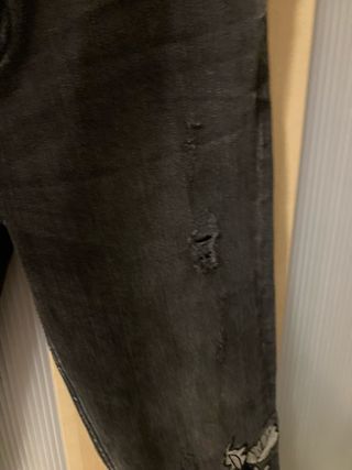 Pantalones vaqueros Zara grises con bordado