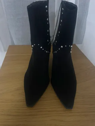Botines negros tachas talla 38