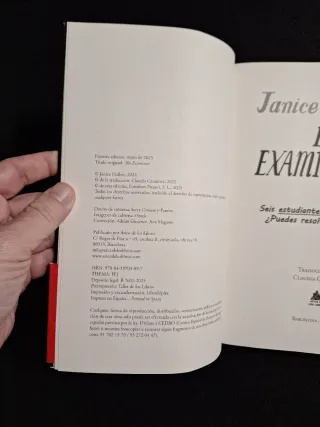 Janice Hallett. El examinador