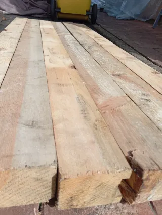 Listónes, palos, vigas, postes, puntales de madera