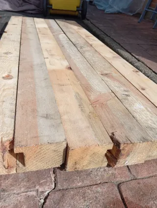 Listónes, palos, vigas, postes, puntales de madera