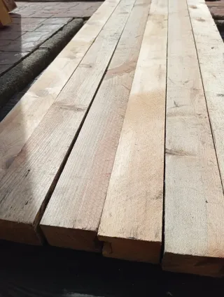 Listónes, palos, vigas, postes, puntales de madera