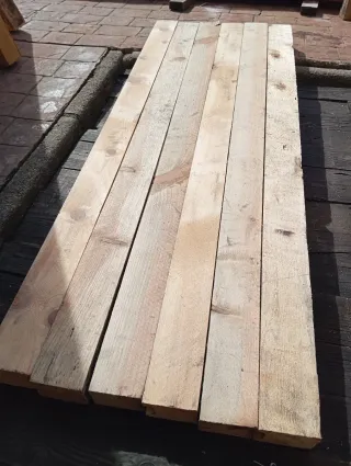 Listónes, palos, vigas, postes, puntales de madera