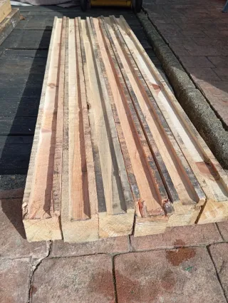 Listónes, palos, vigas, postes, puntales de madera