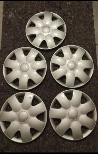 TAPACUBOS RIN 14 PULGADAS CINCO UNIDADES USADOS