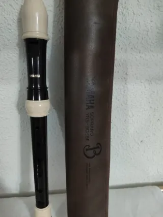 Flauta Yamaha con funda