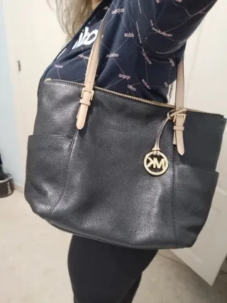 Bolso Michael Kors Jet Set Cuero Negro Dorado