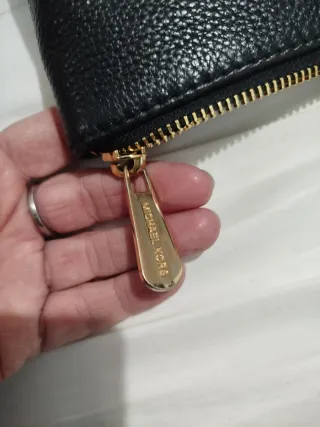 Bolso Michael Kors Jet Set Cuero Negro Dorado