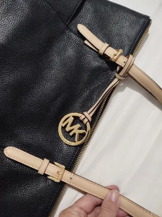 Bolso Michael Kors Jet Set Cuero Negro Dorado