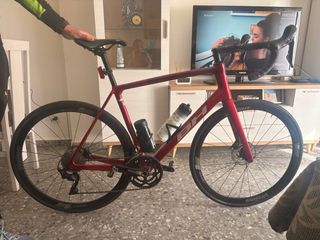 Bicicleta de carretera roja