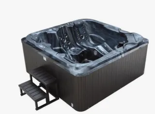 Jacuzzi 5 personas + Tapa y Escalera