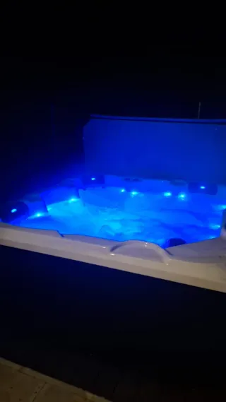 Jacuzzi 5 personas + Tapa y Escalera