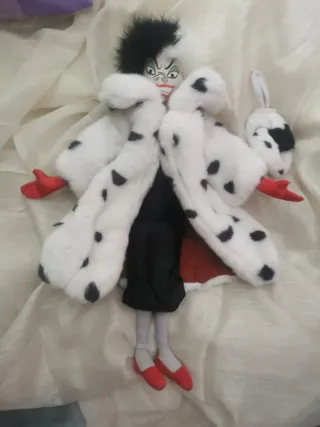 Muñeca Disney de peluche Cruella de Vil.